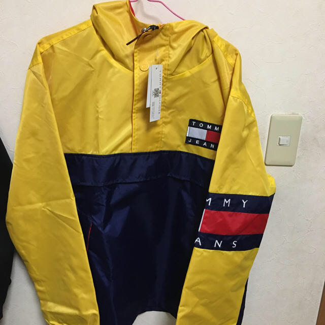 TOMMY HILFIGER(トミーヒルフィガー)のTOMMY JEANS マウンテンパーカー 新品未使用 Ｍサイズ メンズのジャケット/アウター(マウンテンパーカー)の商品写真