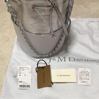 ジェイアンドエムデヴィッドソン(J&M DAVIDSON)のJ&MDAVIDSONカーニバルM大人気のシルバー(ショルダーバッグ)