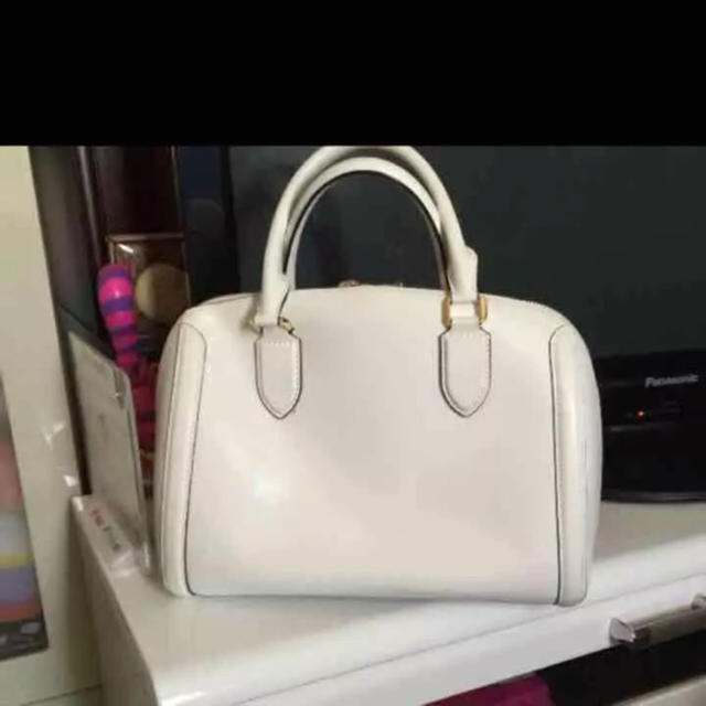 Charles And Keith 新品 チャールズ キース ホワイトバッグ お値下げ中の通販 By がんちゃん チャールズアンドキースならラクマ Charles And Keith 新品 チャールズ キース ホワイトバッグ お値下げ中の通販 By がんちゃん チャールズアンドキースならラクマ