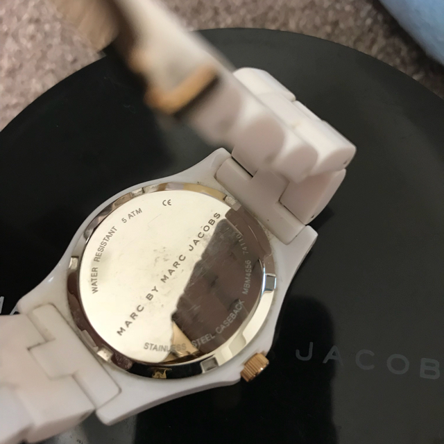 MARC BY MARC JACOBS(マークバイマークジェイコブス)の【値下げ！送料込み】MARC BY MARC JACOBS 白腕時計 レディースのファッション小物(腕時計)の商品写真