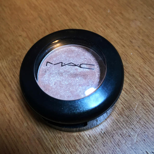 MAC(マック)の値下げ♡廃盤！M・A・C スモールアイシャドウ ゴールドビット コスメ/美容のベースメイク/化粧品(アイシャドウ)の商品写真