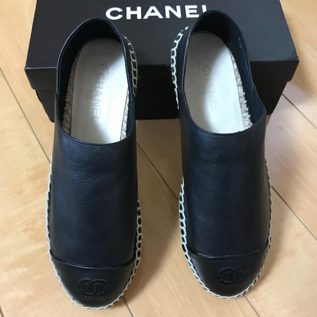 CHANEL(シャネル)の新品 シャネル エスパドリーユ 38 未使用 レディースの靴/シューズ(スリッポン/モカシン)の商品写真