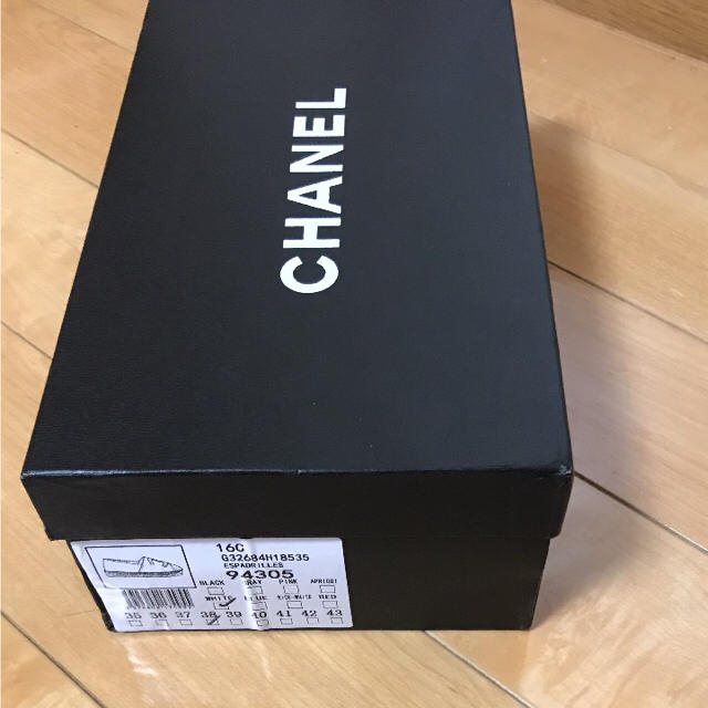 CHANEL(シャネル)の新品 シャネル エスパドリーユ 38 未使用 レディースの靴/シューズ(スリッポン/モカシン)の商品写真