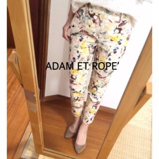 アダムエロぺ(Adam et Rope')のADAM ET ROPE'✨ボタニカル テーパードパンツ(カジュアルパンツ)