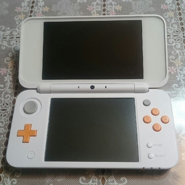 Newニンテンドー2DS LL 本体 ホワイト×オレンジ 1