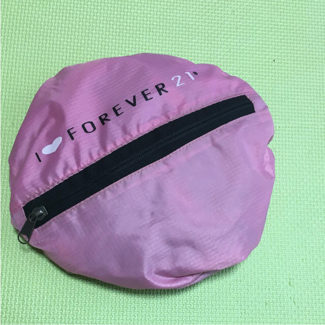 FOREVER 21(フォーエバートゥエンティーワン)の折りたたみボストンバッグ レディースのバッグ(ボストンバッグ)の商品写真