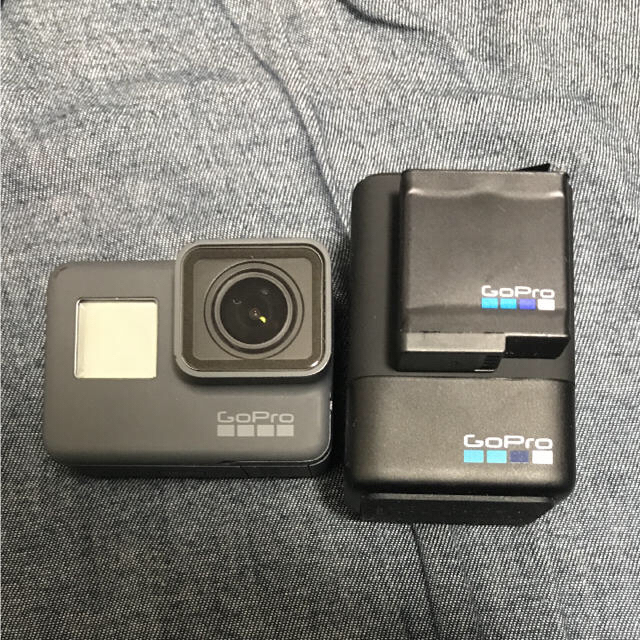 GoPro(ゴープロ)のGoPro Hero5 予備バッテリー 各種アクセサリー付き スマホ/家電/カメラのカメラ(ビデオカメラ)の商品写真