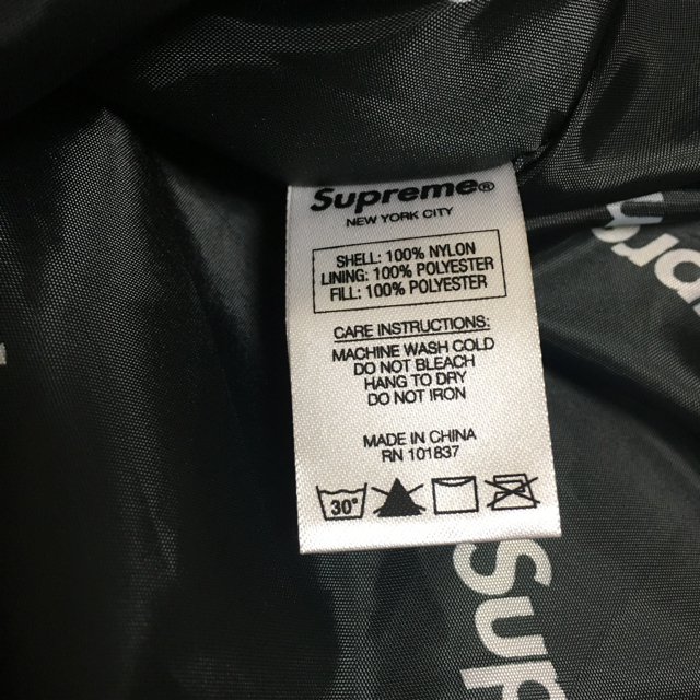 Supreme(シュプリーム)のsupreme hooded logo half zip pullover メンズのジャケット/アウター(ナイロンジャケット)の商品写真