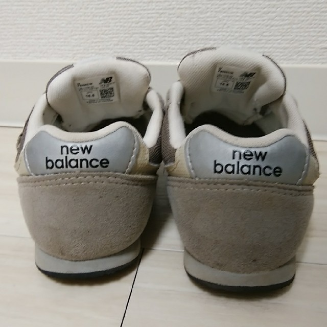 New Balance(ニューバランス)の中古　ニューバランス　スニーカー　グレー　シルバー　16.5 キッズ/ベビー/マタニティのキッズ靴/シューズ(15cm~)(スニーカー)の商品写真