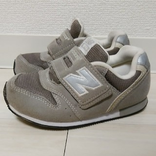 ニューバランス(New Balance)の中古　ニューバランス　スニーカー　グレー　シルバー　16.5(スニーカー)