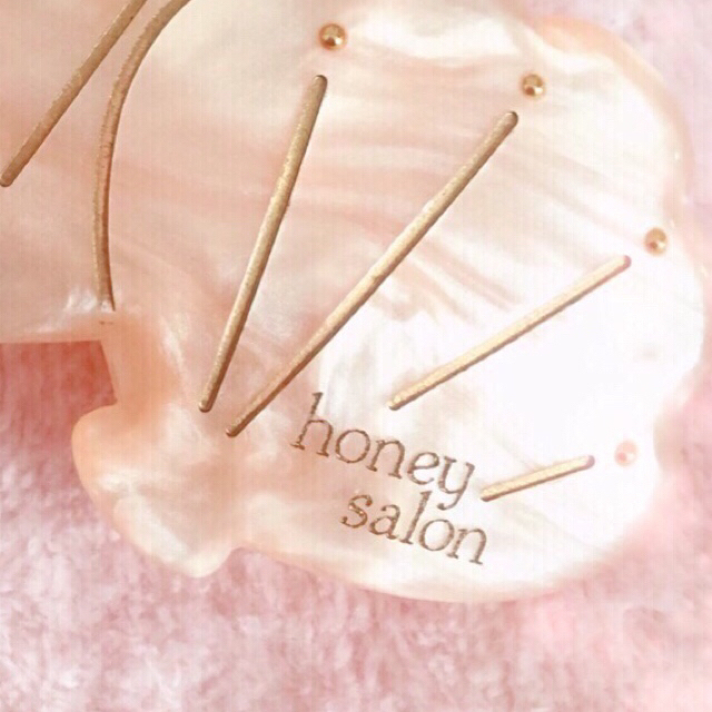 Honey Salon(ハニーサロン)の♡Honey Salon♡新品未使用♡シェルバレッタ♡ レディースのヘアアクセサリー(バレッタ/ヘアクリップ)の商品写真