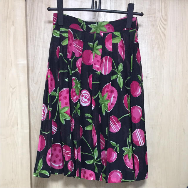 JaneMarple(ジェーンマープル)のジェーンマープル フルーツ柄スカート 美品 レディースのスカート(ひざ丈スカート)の商品写真