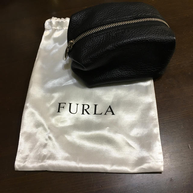 Furla(フルラ)のFURLA  黒のミニポーチ レディースのファッション小物(ポーチ)の商品写真