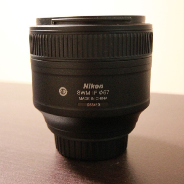 Nikon(ニコン)の【レイン様　専用】良品　AF-S NIKKOR 85mm f/1.8G スマホ/家電/カメラのカメラ(レンズ(単焦点))の商品写真