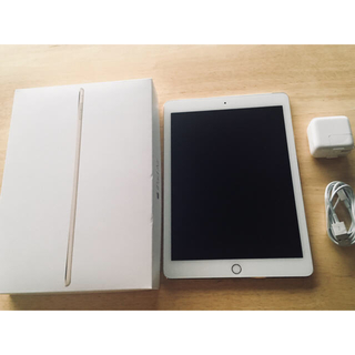アップル(Apple)の美品 ドコモ iPadAir2 Wi-Fi＋Cellular 16GB 送料込み(タブレット)