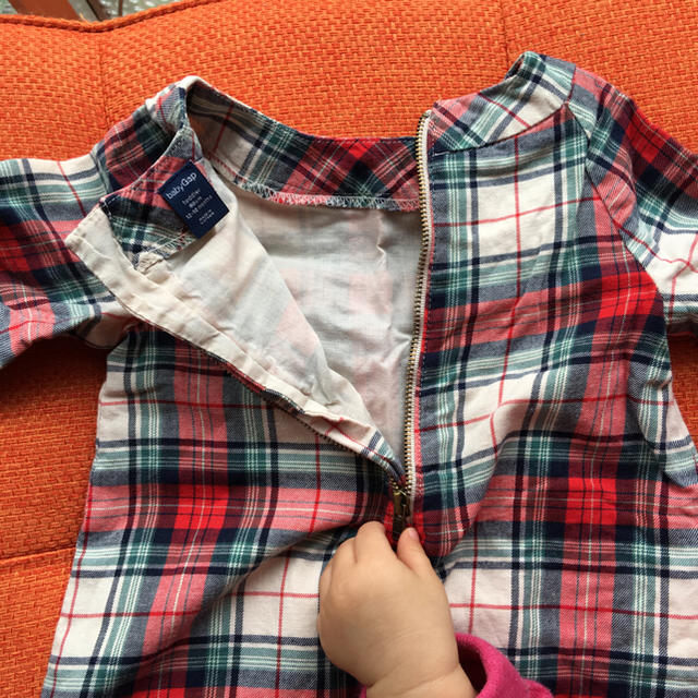 babyGAP(ベビーギャップ)の専用！ベイビーギャップ ワンピース チェック柄 女の子 75 80 キッズ/ベビー/マタニティのベビー服(~85cm)(ワンピース)の商品写真