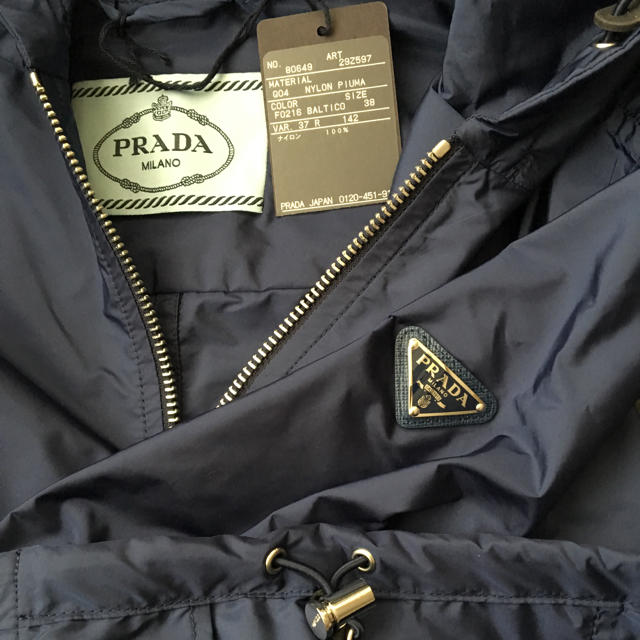 PRADA(プラダ)の☆正規PRADA・フード付きナイロンブルゾン・ネイビー・paris様専用☆ レディースのジャケット/アウター(ブルゾン)の商品写真