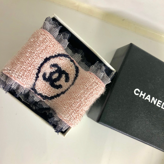 CHANEL(シャネル)の°+CHANEL☆リストバンド レディースのアクセサリー(ブレスレット/バングル)の商品写真