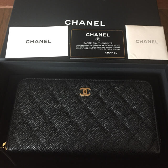 在庫僅少】 CHANEL ラウンドファスナー ブラック キャビアスキン 長