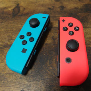 ニンテンドースイッチ(Nintendo Switch)のジョイコン ストラップセット(家庭用ゲーム機本体)