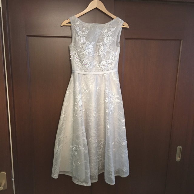 パーティードレス レース シルバー  レディースのフォーマル/ドレス(ミディアムドレス)の商品写真