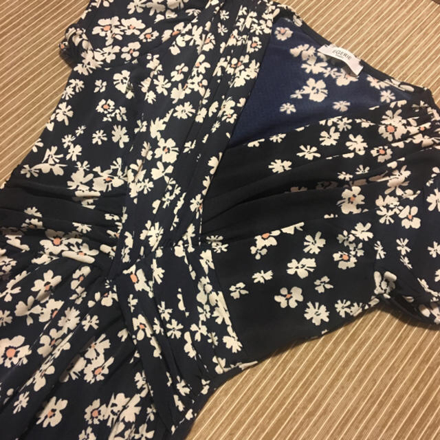 BCBGMAXAZRIA(ビーシービージーマックスアズリア)のM様専用 お取置き中☆EGERIE カシュクールワンピース レディースのワンピース(ひざ丈ワンピース)の商品写真