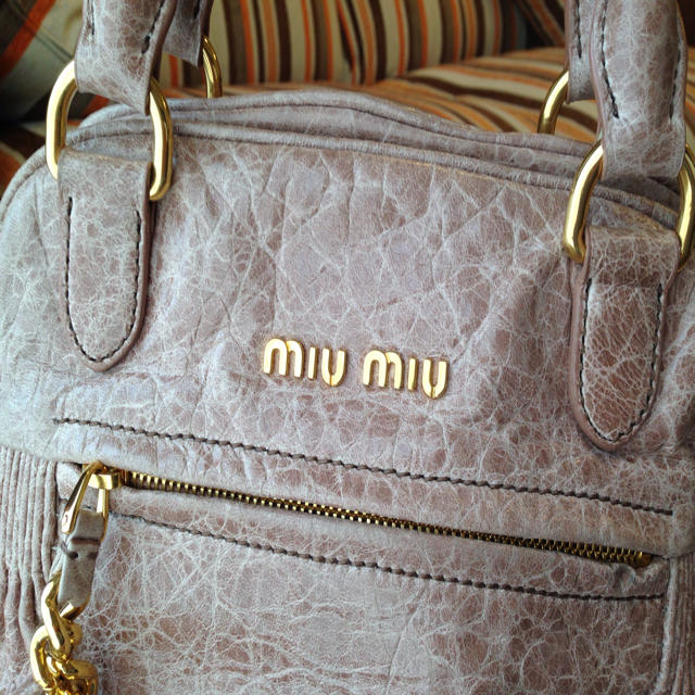 MIU MIU(ミュウミュウ)のmiumiu  ナッパチャーム レディースのバッグ(ハンドバッグ)の商品写真