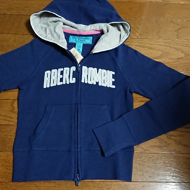 Abercrombie&Fitch(アバクロンビーアンドフィッチ)のharu様専用☆アバクロ  パーカー  新品たぐつき レディースのトップス(パーカー)の商品写真