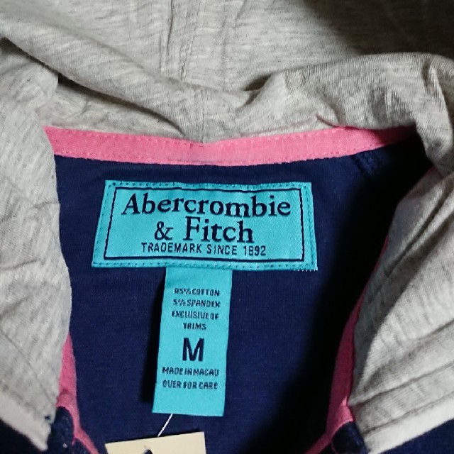 Abercrombie&Fitch(アバクロンビーアンドフィッチ)のharu様専用☆アバクロ  パーカー  新品たぐつき レディースのトップス(パーカー)の商品写真