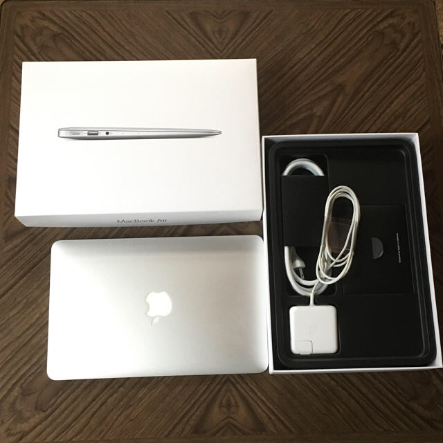 Apple(アップル)のmacbook  air 2015 11.6 美品 付属品あり オマケ スマホ/家電/カメラのPC/タブレット(ノートPC)の商品写真