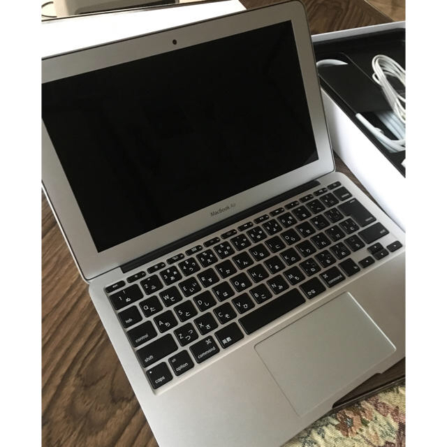 Apple(アップル)のmacbook  air 2015 11.6 美品 付属品あり オマケ スマホ/家電/カメラのPC/タブレット(ノートPC)の商品写真