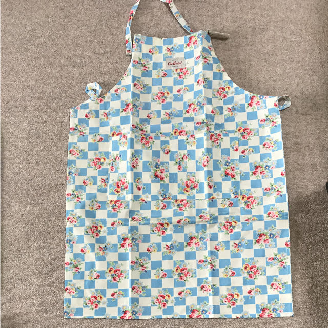 Cath Kidston(キャスキッドソン)の新品★キャスキッドソン エプロン インテリア/住まい/日用品のキッチン/食器(収納/キッチン雑貨)の商品写真