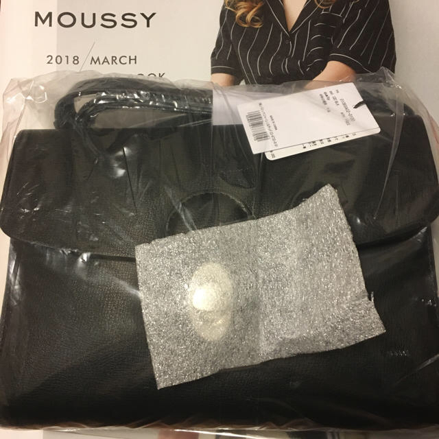 moussy(マウジー)のMOUSSY店舗限定ノベルティ♡本革ショルダーバッグ♡ブラック牛革新品タグ付き レディースのバッグ(ショルダーバッグ)の商品写真