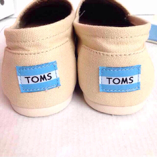 やまだ様専用★正規品TOMS25 レディースの靴/シューズ(スニーカー)の商品写真