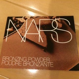 ナーズ(NARS)のNARS nars ブロンズ パウダー ファンデーション サンプル(ファンデーション)