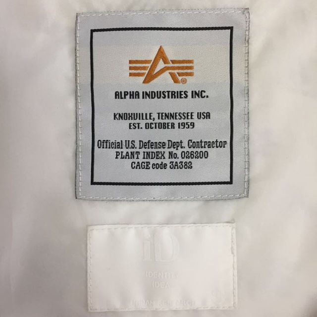 ALPHA INDUSTRIES(アルファインダストリーズ)のMA-1 白 ホワイト ALPHA urban researchコラボ 別注 メンズのジャケット/アウター(ミリタリージャケット)の商品写真