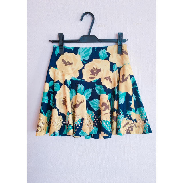 Lily Brown(リリーブラウン)のリリーブラウン  レトロ スタッズ 花柄 スカート  レディースのスカート(ミニスカート)の商品写真