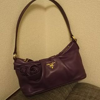 プラダ(PRADA)のPRADA ラムレザー ショルダー バッグ ポシェット ポーチ(ショルダーバッグ)