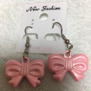 クレアーズ(claire's)の新品未使用♡パールピンクリボンピアス♡(ピアス)