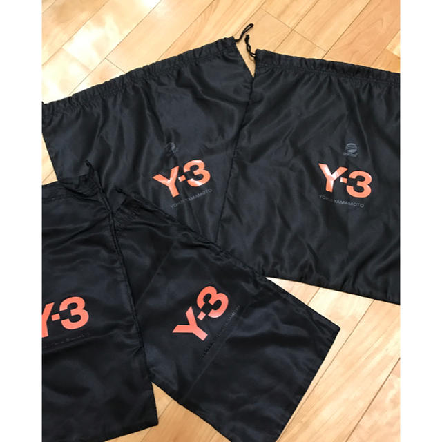 Y-3(ワイスリー)の専用 Y3 巾着袋2枚、シューズ袋1セット レディースのファッション小物(ポーチ)の商品写真