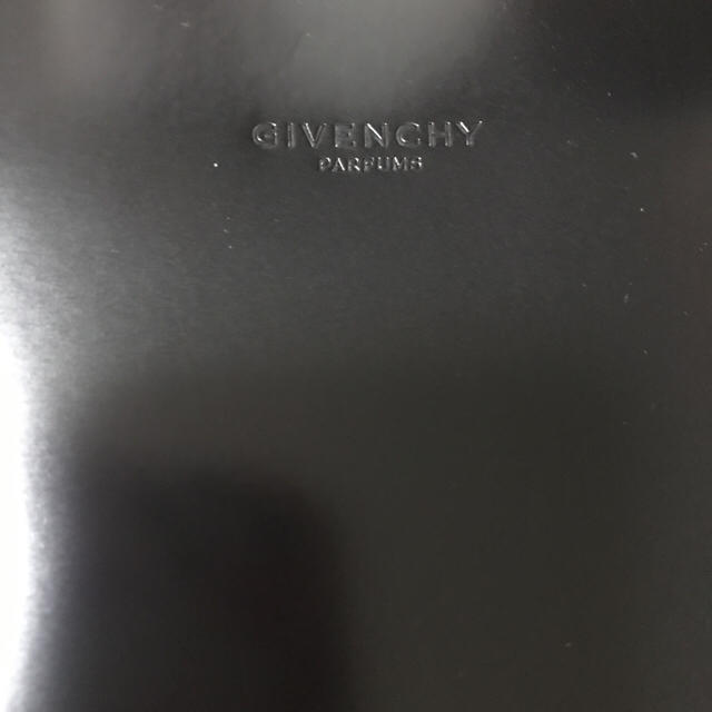 GIVENCHY(ジバンシィ)のジバンシィ  エナメル調トートバッグ新品未使用 レディースのバッグ(トートバッグ)の商品写真