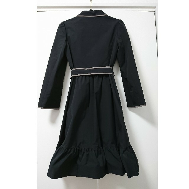 M'S GRACY(エムズグレイシー)のM'S GRACY   エムズグレイシー 40 黒 春コートドレス 未使用タグ付 レディースのジャケット/アウター(ロングコート)の商品写真