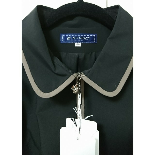 M'S GRACY(エムズグレイシー)のM'S GRACY   エムズグレイシー 40 黒 春コートドレス 未使用タグ付 レディースのジャケット/アウター(ロングコート)の商品写真