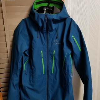 アークテリクス(ARC'TERYX)の　ARC'TERYX　Alpha SV jacket(マウンテンパーカー)
