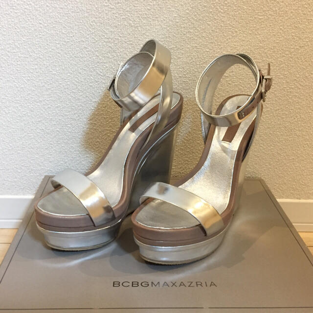 BCBGMAXAZRIA(ビーシービージーマックスアズリア)のBCBGMAXAZRIA レディースの靴/シューズ(サンダル)の商品写真