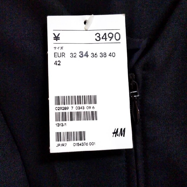 H&M(エイチアンドエム)の【新品タグ付】H&M　黒ワンピース レディースのワンピース(ひざ丈ワンピース)の商品写真