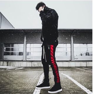 【送料無料】Sサイズ mnml  track pants black red (スラックス)