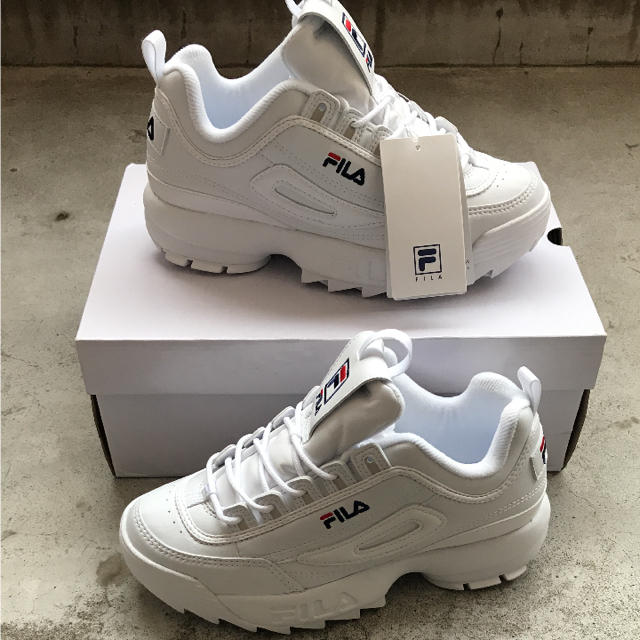 FILA(フィラ)の23.5cm FILA DISRUPTOR2 白フィラ 厚底スニーカー 新品 レディースの靴/シューズ(スニーカー)の商品写真