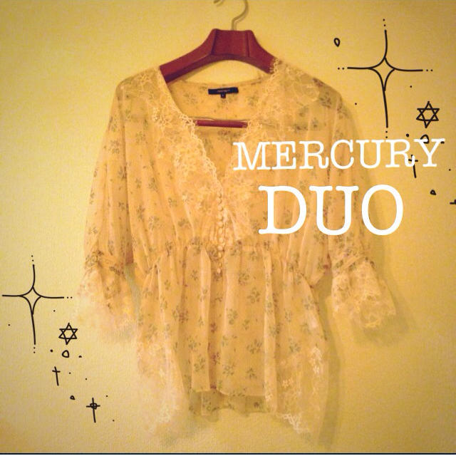 MERCURYDUO(マーキュリーデュオ)のMERCURY DUO 小花柄トップス レディースのトップス(シャツ/ブラウス(長袖/七分))の商品写真