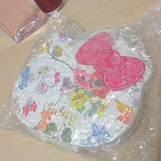 チェスティ(Chesty)のChesty × Hello Kitty 拡大鏡付き両面コンパクトミラー(ミラー)